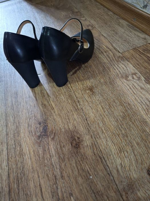 Продам Туфли новые