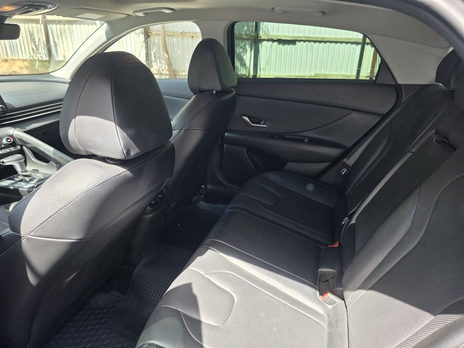 Продаётся Hyundai Elantra 2.0 full позиция 2021 год в отличном состоян