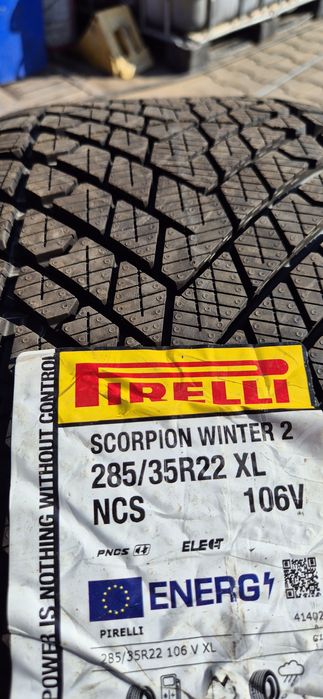 285 35 22 Pirelli o bucată, depozit anvelope