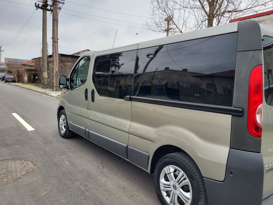 Opel vivaro 8+1 locuri 2013 lung ( renalut trafic)