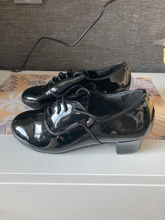 Обувки за спортни танци