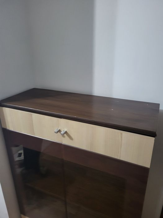 Шкаф белоруский стеклянный 110 см  высотой