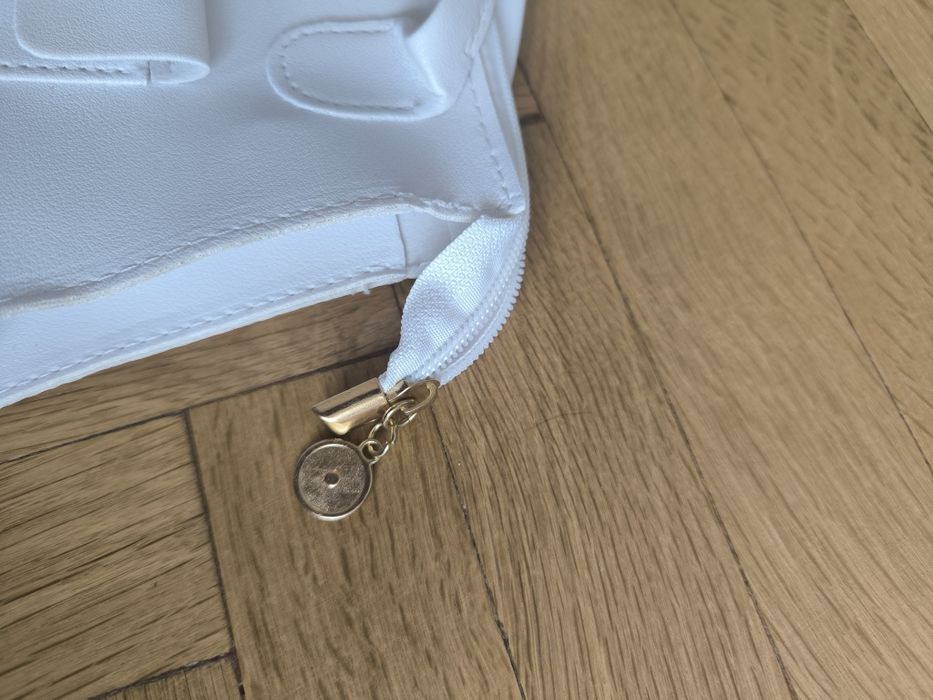 Кожена дамска чантичка НОВА