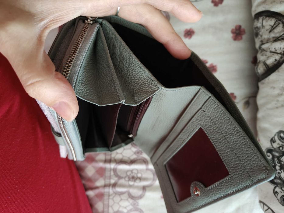 Ново дамско портмоне от естествена кожа