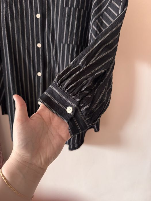 Продам рубашку черную в полоску