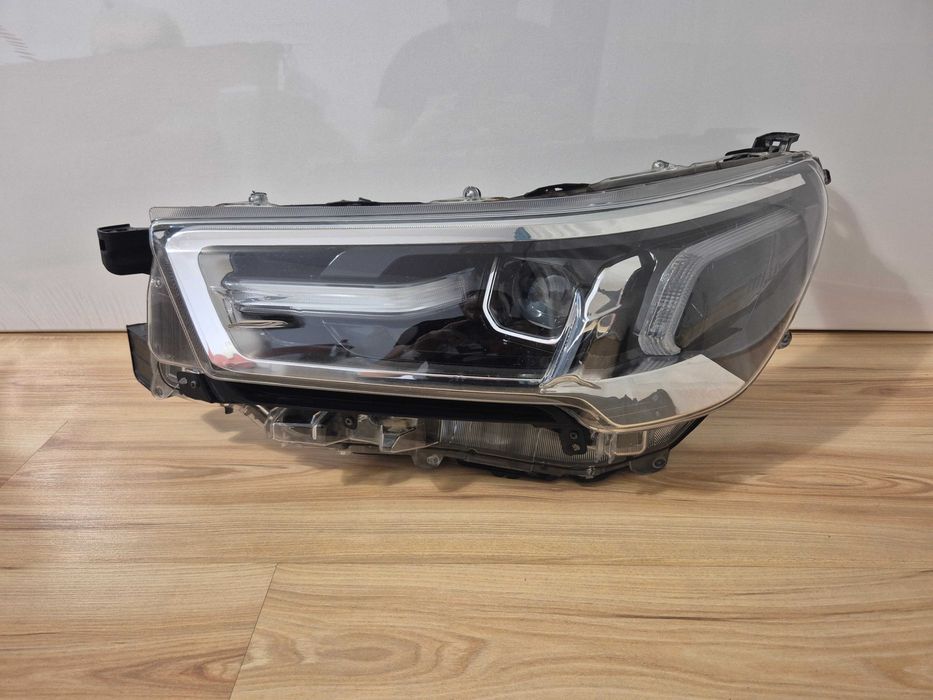 Far stanga Toyota Hilux Full LED An 2019 - 2024 cod 81110-0kx01