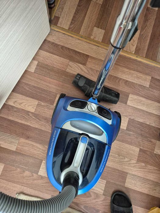 Пылесос с аквафильтром VITEK VT-1886 B