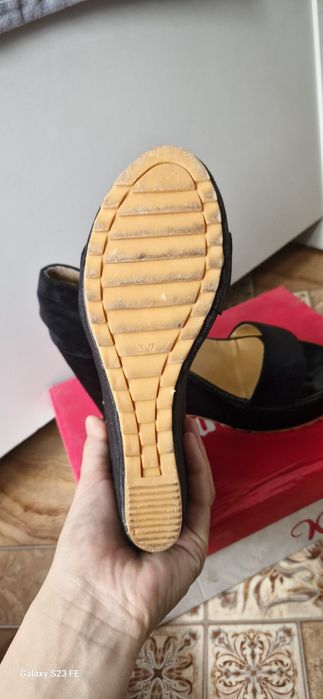 Продам босоножки