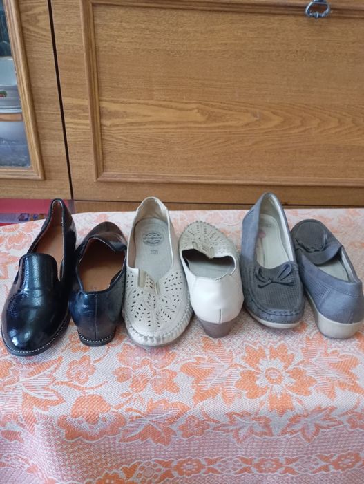 Продам  женскую обувь ( много)