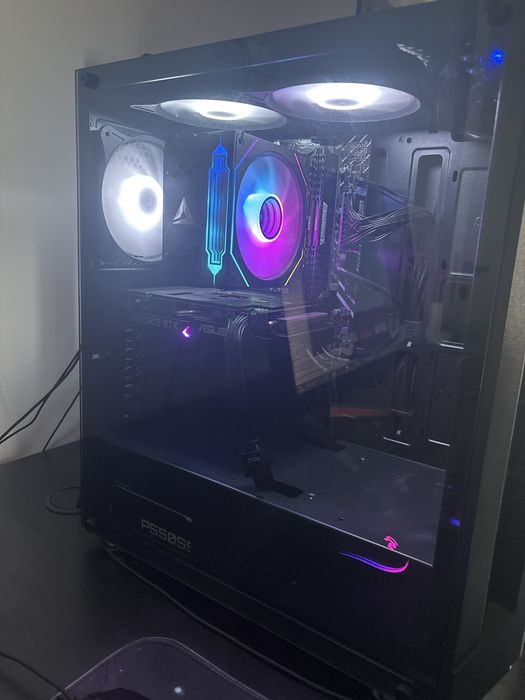 Se vinde pc de gaming si monitor