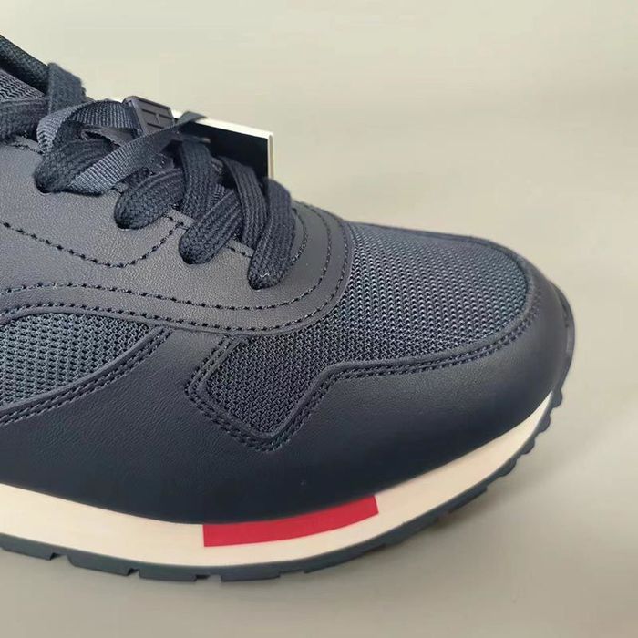 Кроссовки от бренда Tommy Hilfiger