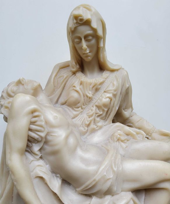 Pietà (Michelangelo) Înălțime 23 cm, Lățime 19,5 cm, Greutate 2674 g