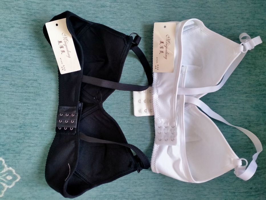 Бюстгальтер девчащий две пары новые