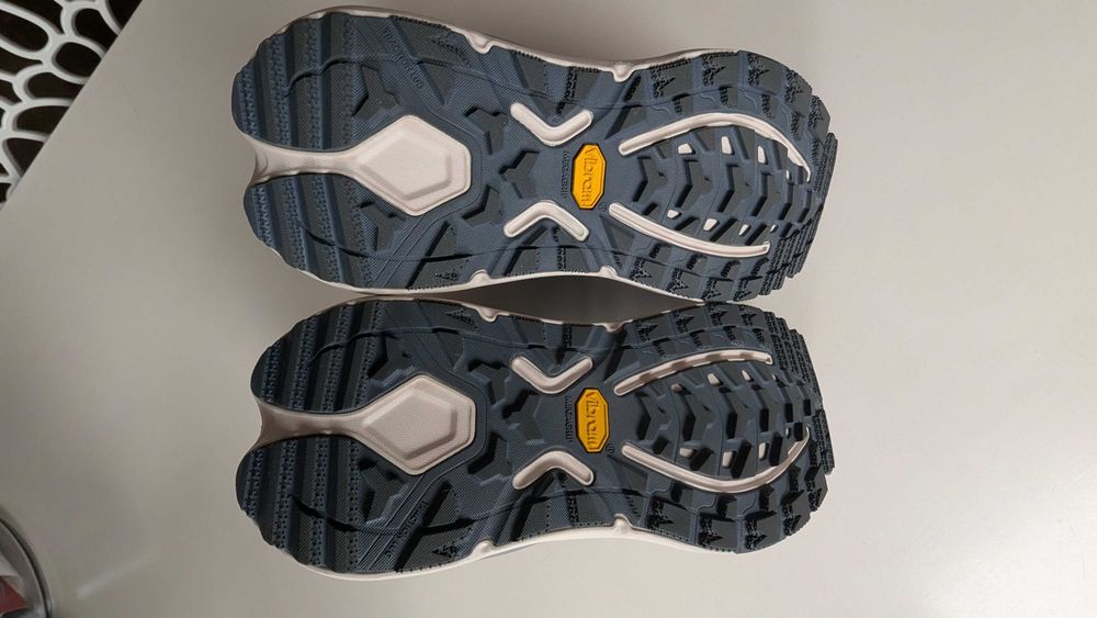 Bocanci trekking / hiking barbati Hoka Kaha 3 GTX SS 2026