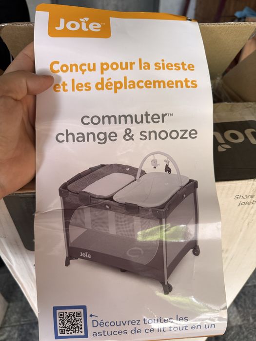 Манеж-кровать и детский стульчик Joie