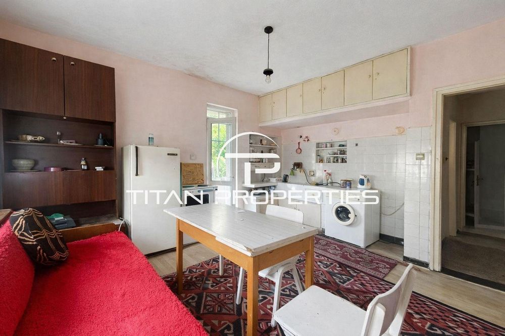 Продава се Четиристаен апартамент в Пловдив, Младежки Хълм - 170 кв.м за 1471 €/кв.м - Снимка #1