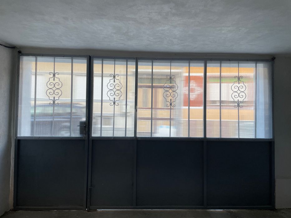 Poartă de fier.Preț 2000 de lei,usor negociabil.Detalii in descriere.