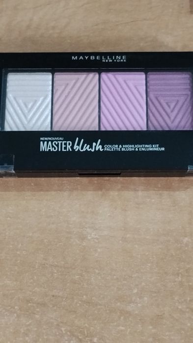 Fard de obraz și iluminator Maybelline