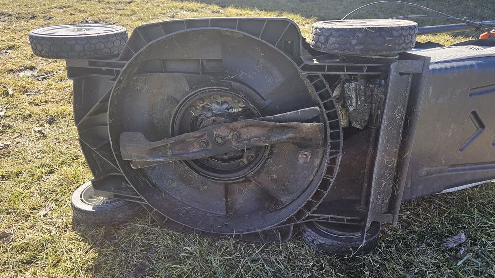 Mașina de tuns iarba / gazon Honda HRX 537