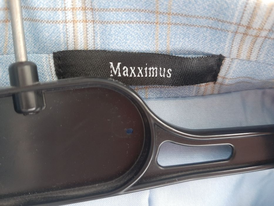 Vand costum casual (sacou + pantalon +camasa + papillon toate noi)