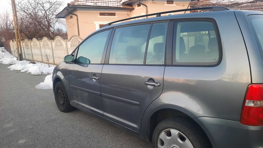 Vand wv touran masina personala