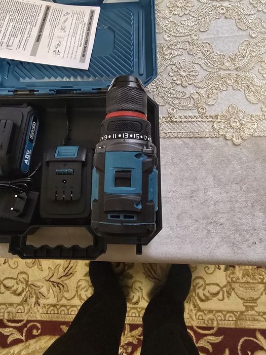 Шуруповерт новый  оригинал