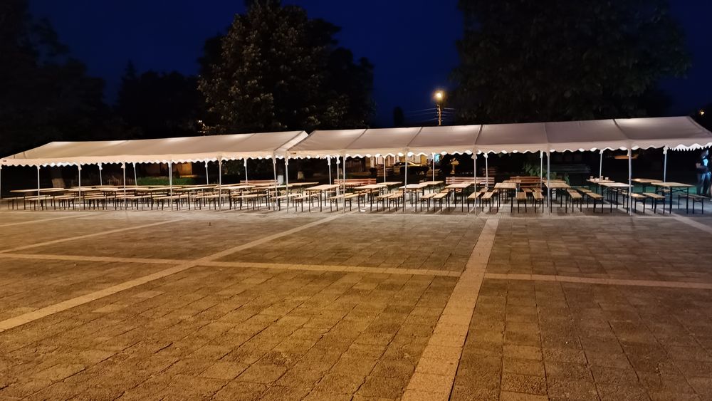 Сгъваеми маси /бирфест/ и шатри под наем