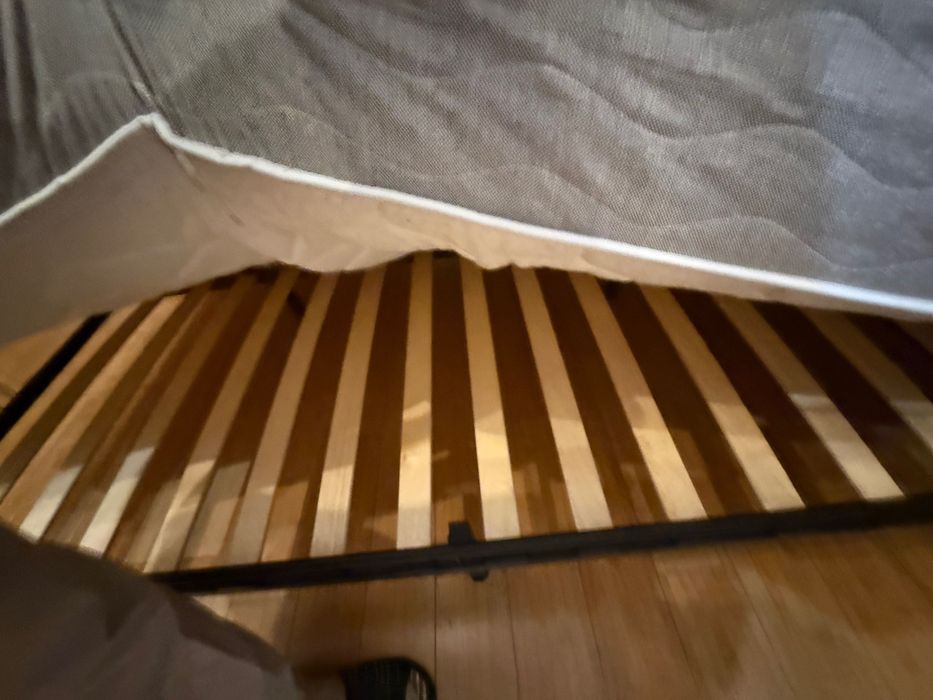 Кровать с матрасом