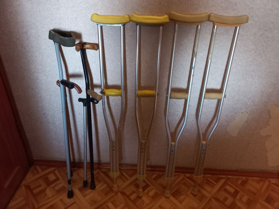 Костыли подмышечные по 5000.