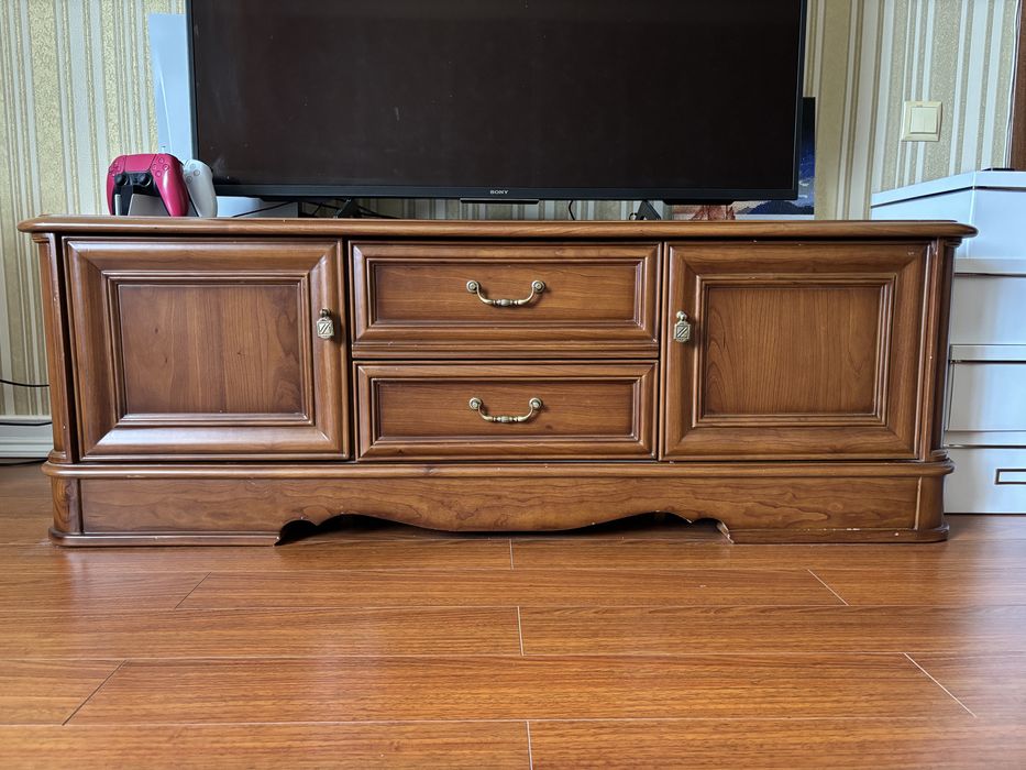Продам тумбу под телевизор