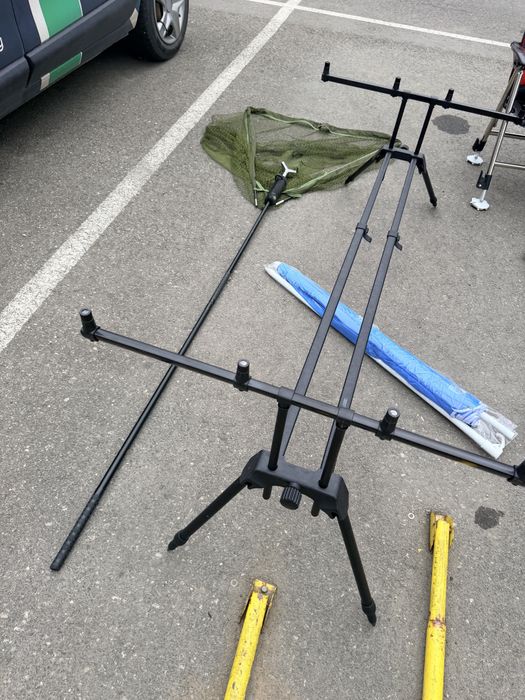 Scule pescuit la crap, Lansete telescopice, Mulinete, 2 undite carbon, 2 scaune umbrela rod pod pret toate 3000 lei