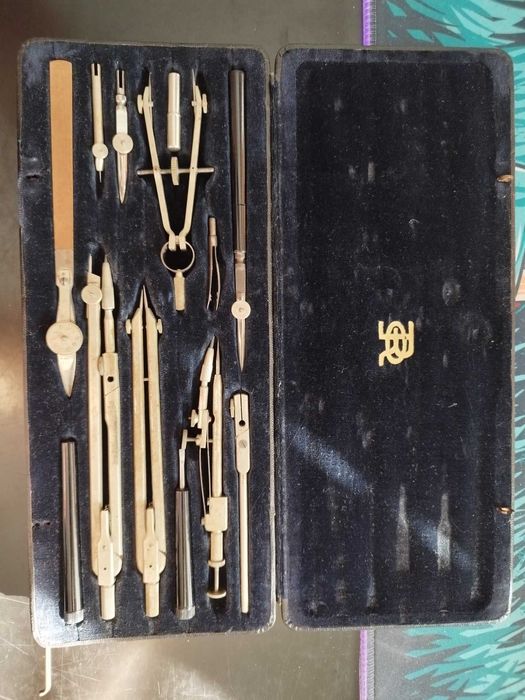 Рихтер-Коперник-7--комплект чертожни-инструменти