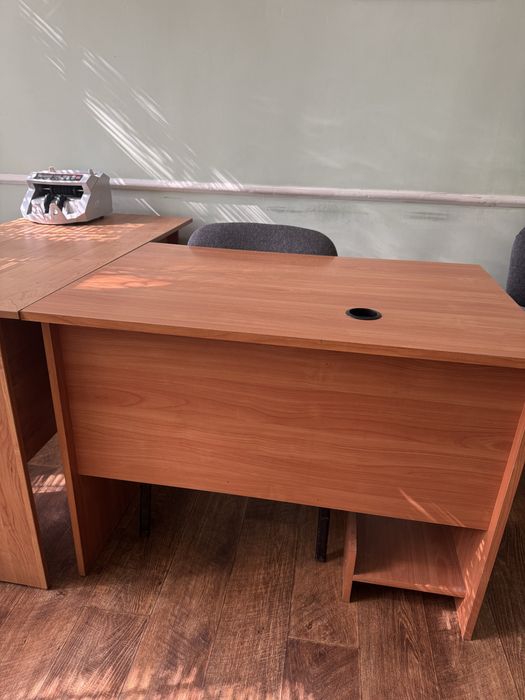 Продам стол компьютерный