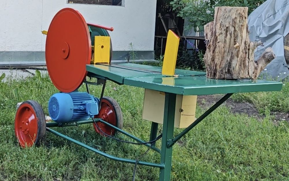 Дровакол электромеханический