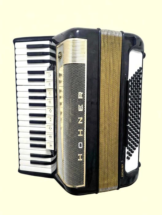 Vând  Acordeon Hohner Lucia 4 P cu  96 basi negru