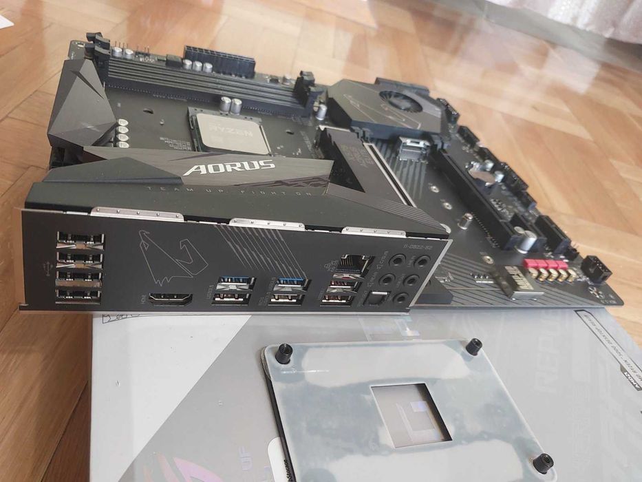 AMD Ryzen 7 5800X + Gigabyte X570 Aorus Elite
