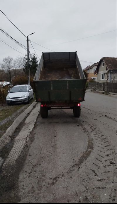 Remorca basculabila