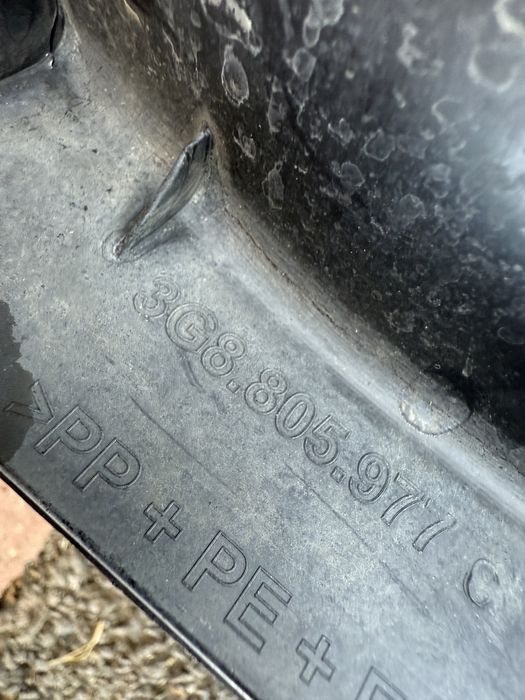 Scut motor și carenaje roți Volkswagen Arteon – OEM – în stare bună