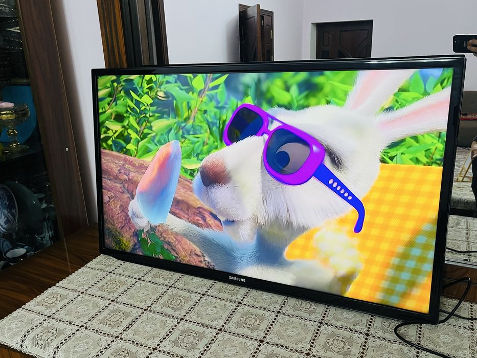 Телевизор Samsung UE40EH5000 оригинал