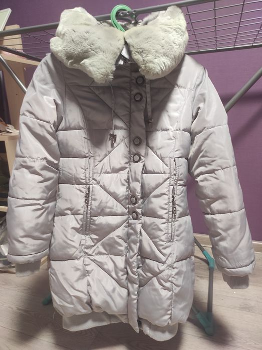 Продам пальто-пуховик зимнее для девочки рост 140