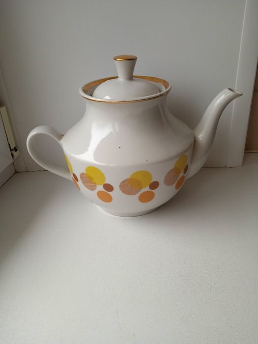 Три разных чайника