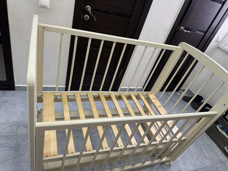 Продам детский манеж. С маятником