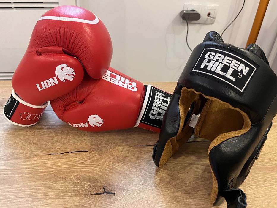 Ръкавици и протектор за глава за бокс и кикбокс