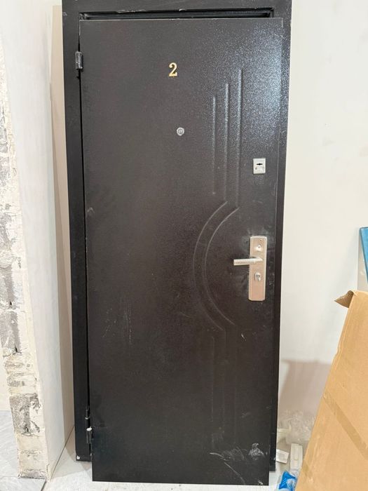 Продам входную дверь срочно