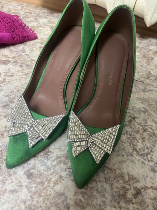 Продаю зеленые туфли