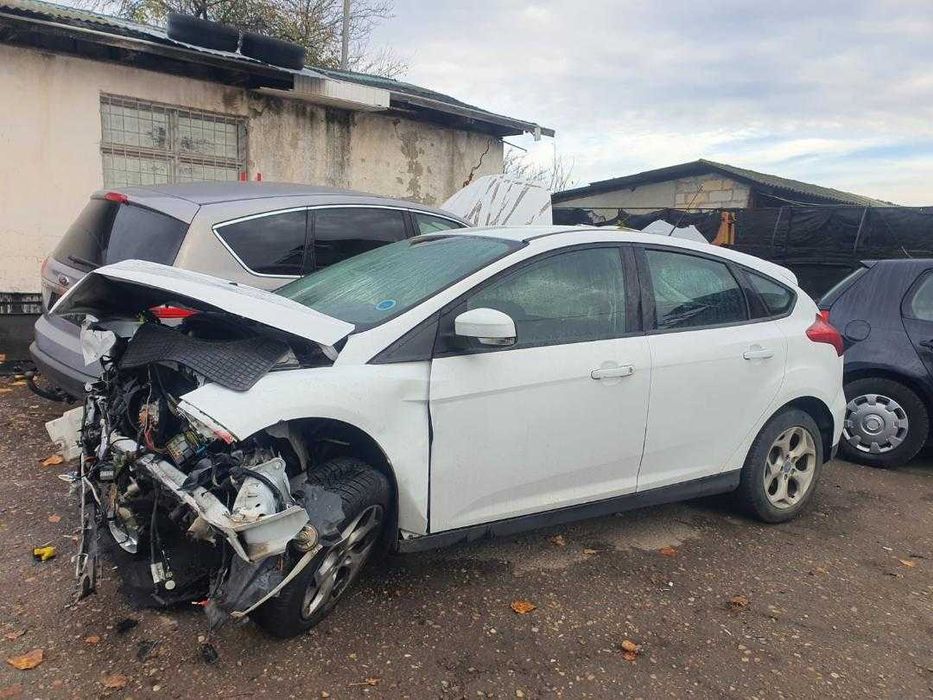Vând Ford Focus avariat