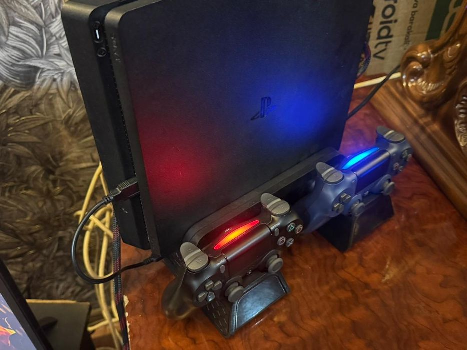 PlayStation 4 slim 1 tr