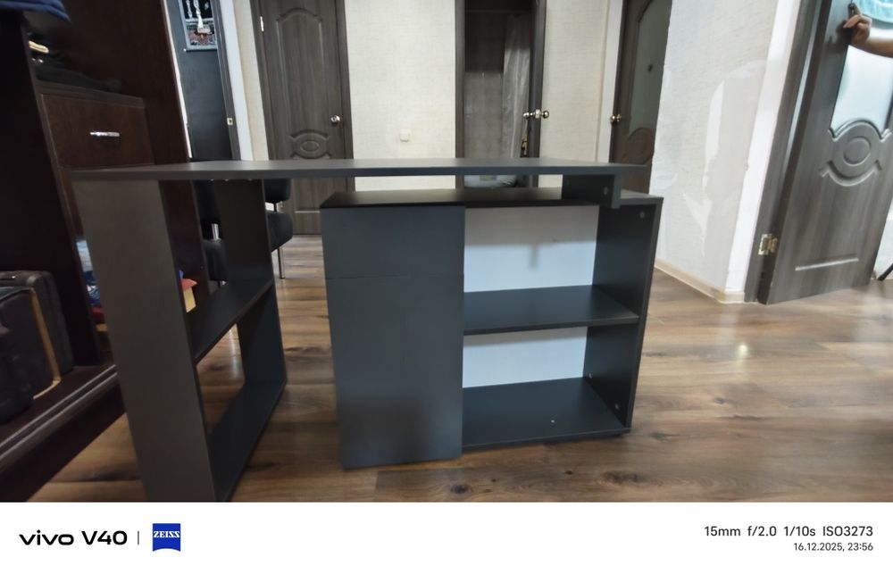 СтильныймСтол письменный, офисный