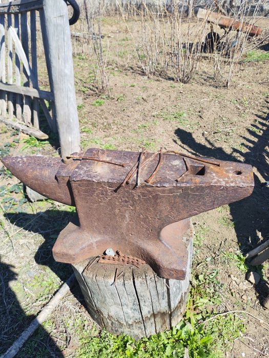 Продам наковальник советский
