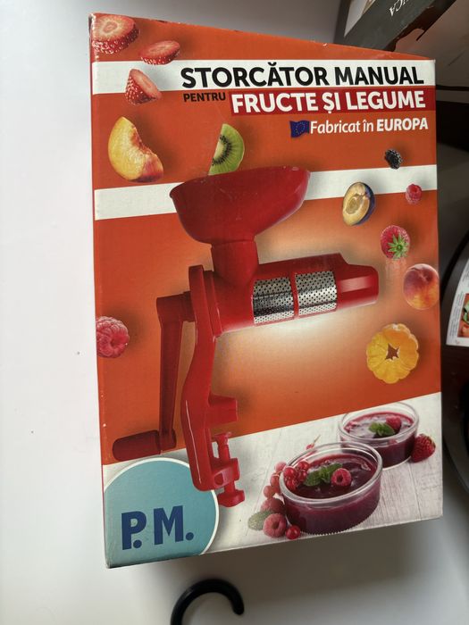 Storcător manual pentru fructe și legume  si aparat maconat nuci